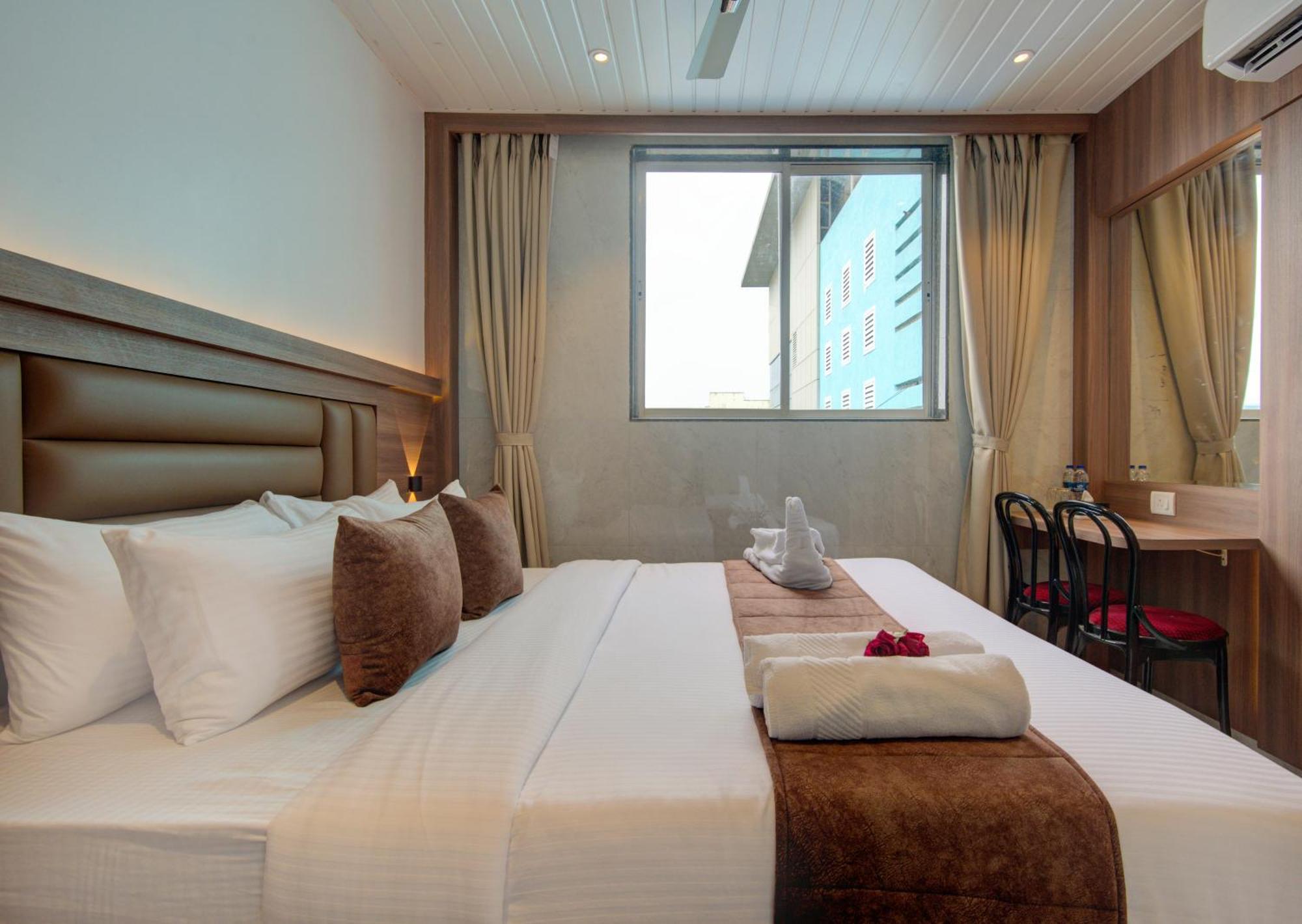 Hotel Galaxy Inn Navi Mumbai Buitenkant foto