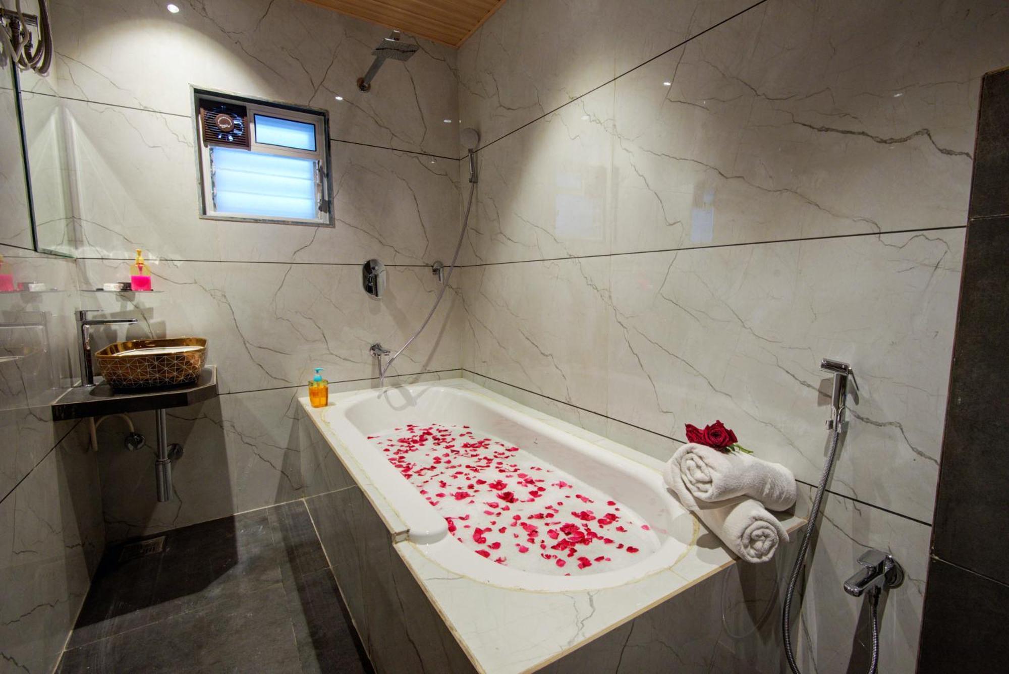Hotel Galaxy Inn Navi Mumbai Buitenkant foto